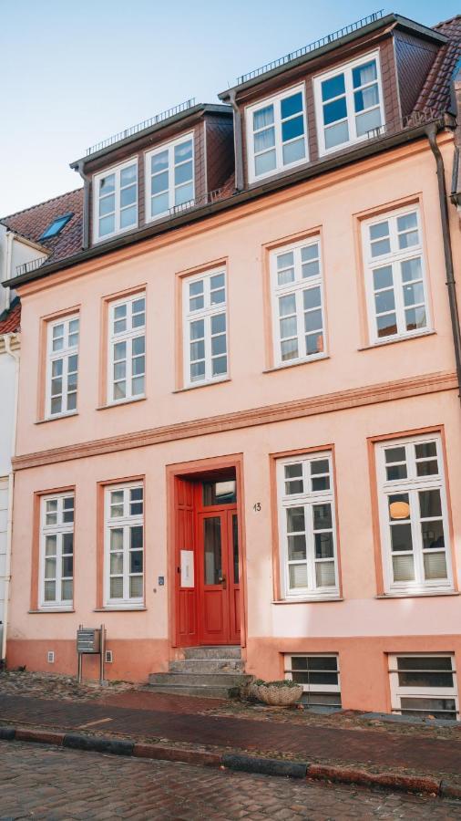 Lieblingsapartment No.10 Mit 2 Schlafzimmern Und Eigener Terrasse Rostock Luaran gambar